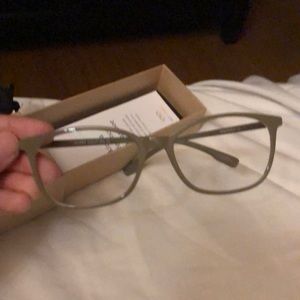 Blue light reducing glasses